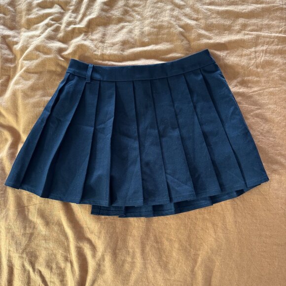 Pleated Cut Out Skort with Garter size L - Picture 3 of 5